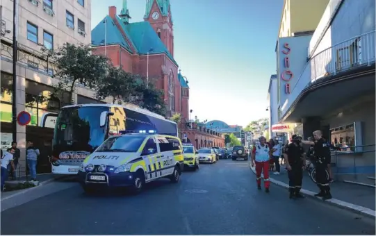  ?? FOTO: ELISABETH GROSVOLD ?? SLÅSS: Det skal ha vaert brukt jernstenge­r i slagsmålet i Arendal sentrum.