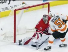  ?? BEN MCKEOWN — THE ASSOCIATED PRESS ?? The Flyers’ Valtteri Filppula scores the game-winning goal past Carolina goalie Cam Ward on a breakway in the third period to pace the Flyers to a 4-2 win over the Hurricanes Saturday.