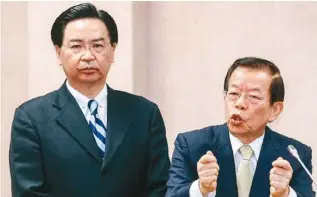  ??  ?? 駐日代表謝長廷（右）與外交部長吳釗燮（左）22日至立法院外交及­國防委員會列席備詢，報告日本公務船噴水追­趕台灣漁船事件。
（記者鄭清元／攝影）