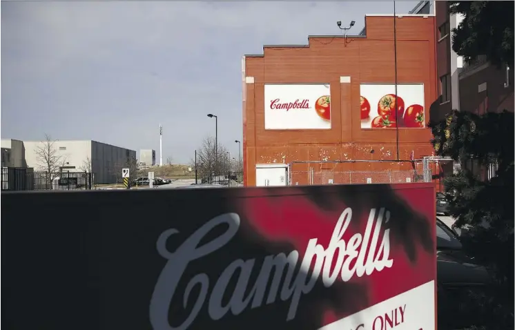  ?? COLE BURSTON/BLOOMBERG ?? Campbell Soup is closing its lone Canadian factory in Toronto and shifting production to three existing facilities in the U.S. which have excess capacity, largely as a result of consumers abandoning canned goods in favour of eating out, choosing to buy...