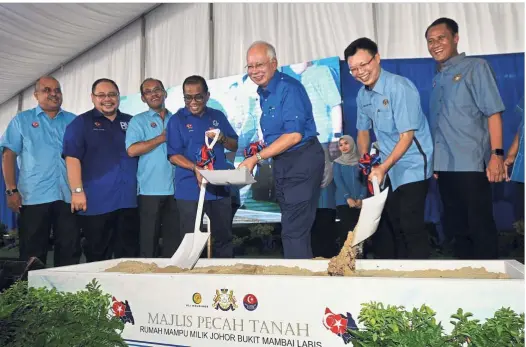  ??  ?? Marking a milestone: Prime Minister Datuk Seri Najib Tun Razak flanked by Mohamed Khaled (left) and Labis MP Datuk Chua Tee Yong launching the Bukit Mambai, Labis, affordable housing groundbrea­king ceremony.