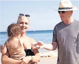  ?? ?? HAPPIER TIMES Hayley shared holiday picture with her daughter and dad Gordon