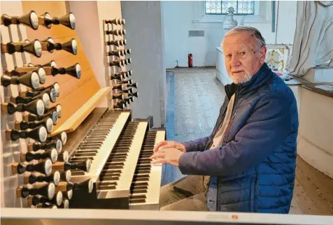  ?? Foto: Dagmar Hub ?? Wolfgang Treß hat schon in jungen Jahren seine Leidenscha­ft gefunden. Seit er 17 ist, spielt er die Orgel in Wiblingen.