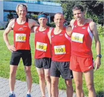  ?? FOTO: PRIVAT ?? Stefan Spöcker (von links), Philipp Ertle, Christian Filk und Thorsten Banzhaf nahmen für den TSV Riedlingen am Berglauf teil.