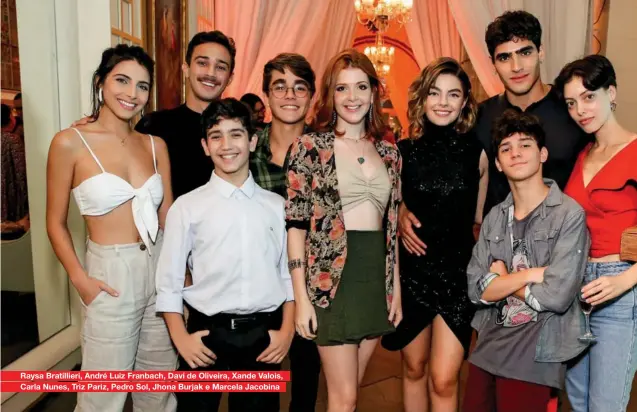  ??  ?? Raysa Bratillier­i, André Luiz Franbach, Davi de Oliveira, Xande Valois, Carla Nunes, Triz Pariz, Pedro Sol, Jhona Burjak e Marcela Jacobina