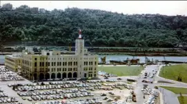  ??  ?? The old Pittsburgh Press building in the 1950s. The building, which was built in 1927, became the Pittsburgh Post-Gazette building in 1993 after the Post-Gazette bought The Pittsburgh Press.