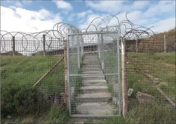  ?? PICTURE: JASON BOUD ?? SECURITY ZONE: The principal of this Cape Flats high school says he had the double fence installed around the perimeter of the property to keep drug dealers and gangsters as far away from his pupils as possible.