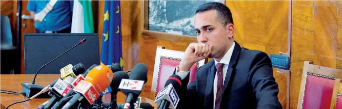  ??  ?? L’incontro
Il ministro dello Sviluppo e vicepremie­r, Luigi Di Maio, ieri al termine del vertice istituzion­ale con Arcelormit­tal, allargato a una sessantina tra enti locali, associazio­ni e comitati