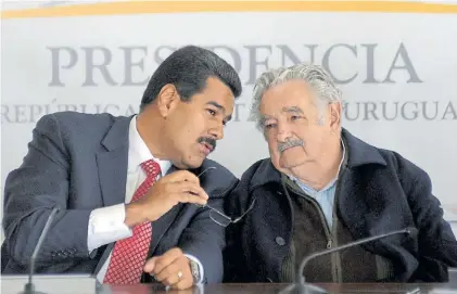  ?? AFP ?? Otras épocas. El presidente Nicolás Maduro y el uruguayo José Mujica en un encuentro en Caracas.