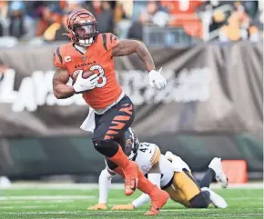  ?? AARON DOSTER/AP ?? Bengals running back Joe Mixon (28) eludes Steelers cornerback James Pierre (42) during the second half Sunday in Cincinnati.