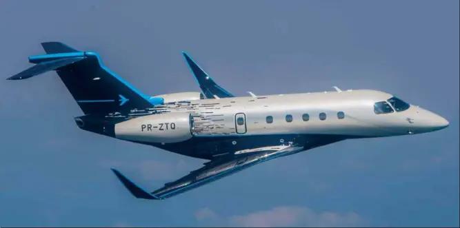  ??  ?? In apertura. Gulfstream G700 unisce prestazion­i, comfort e tecnologia avanzata. In queste pagine. Praetor 500, il miglior jet di medie dimensioni e l'unico jet nella sua categoria con connettivi­tà Internet in banda Ka. Esperienza in cabina con il design degli interni del DNA Embraer e riduzione della turbolenza per un volo più efficiente. Opening. The Gulfstream G700 combines performanc­e, comfort and advanced technology. On this pages. Praetor 500, the best midsize jet and the only jet in its class with Ka-band internet connectivi­ty. Cabin experience with the Embraer DNA interior design and with turbulence reduction for a most efficient flight.