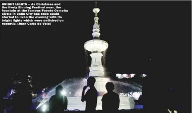  ??  ?? BRIGHT LIGHTS – As Christmas and the lively Sinulog Festival near, the fountain at the famous Fuente Osmeña Circle in Cebu City has once again started to liven the evening with its bright lights which were switched on recently. (Juan Carlo de Vela)