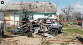  ?? ?? 3 1 Anna Melashenko não desiste. Vai limpar tudo e acredita que no quintal vão nascer novas plantas ainda este ano 2 A casa ficou completame­nte destruída. “Isto dói”, diz, emocionada 3 Os carros também não foram poupados