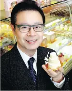  ??  ?? Seen with a decorated confection at his Aberdeen Centre, Thomas Fung had the same done for his personalit­y in Fete Chinoise magazine.