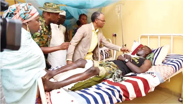  ?? Photo: Kaduna Govt. House ?? Governor Nasir el-Rufai of Kaduna State consoles one of the soldiers wounded during the clashes in Kasuwan Magani community, at Kalapanzi Barracks in Kaduna State yesterday. First on the left is the Deputy Governor-elect Hadiza Balarabe