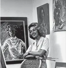  ?? COURTESY OF PATRICIA “DOLLY” SPRAGINS ?? Patricia “Pat” Lee Estill Bates as seen in her home studio, surrounded by her own paintings in the early 1960s. Bates died last month at age 92.