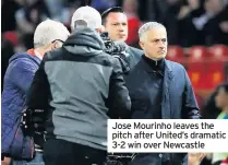  ??  ?? Jose Mourinho leaves the pitch after United’s dramatic 3-2 win over Newcastle