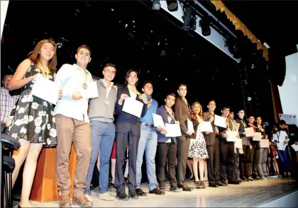  ??  ?? Ganadores de medalla de oro en la 26 Olimpiada Nacional de Biología, competenci­a que organiza la Academia Mexicana de Ciencias y la cual se realizó en San Francisco de Campeche, Campeche ■ Foto AMC/Luz Olivia Badillo