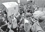  ??  ?? BY STEVE SISNEY, THE OKLAHOMAN] Thunder fan Heather Holland of Edmond waits with six of her eight children to welcome new Oklahoma City Thunder forward Paul George to Oklahoma City on Tuesday.
[PHOTO