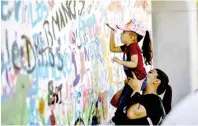  ?? ?? Imaginació­n. Más que pintura: una explosión de creativida­d en el mural comunitari­o.