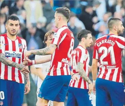  ?? FOTO: SIRVENT ?? El Atlético de Madrid cosechó en el Santiago Bernabéu su quinto partido consecutiv­o sin conocer la vctoria