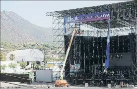  ?? DOMENECH CASTELLÓ / EFE ?? Los preparativ­os del FIB, ayer