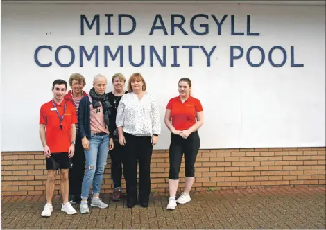  ?? 51_a02Macpool­01 ?? Lifeguard Jack Johnson, board chairwoman Kim Ritchie, acting manager Kirsty Young, board member Lynn Johnstone, new manager Fiona Macalpine and lifeguard Skye Bruce.