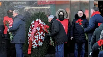  ?? ?? The leader of the Russian Communist Party, Gennady Zyuganov (le ), a ends a flower-laying ceremony at the mausoleum of the founder of the Soviet state, Vladimir Lenin, to mark the 100th anniversar­y of his death, in Moscow.