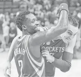  ?? Brandon Dill / Associated Press ?? Rockets guard Pat Beverley, left, congratula­tes forward Sam Dekker after Dekker scored 30 points on 12-for-19 shooting in 35 minutes against the Grizzlies.