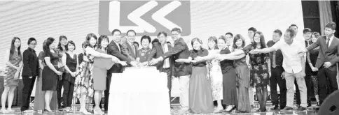  ??  ?? At front row, Wong (fifth left), Michael (third left), Jenny (second left), LKC directors and core management staff jointly cutting a cake to celebrate LKC’s 40th anniversar­y dinner in Kota Kinabalu on Friday.
