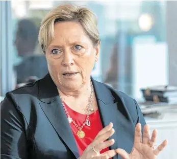  ?? FOTO: DANIEL DRESCHER ?? Susanne Eisenmann (CDU) fordert einen Fahrplan für weitere Lockerunge­n der Corona-Maßnahmen.