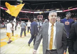  ?? ADAM LAU/KNOXVILLE NEWS SENTINEL ?? Auburn coach Bruce Pearl exit s the cour t af ter losing to Tennessee 71-45 on Tuesday night in Knoxville. Pearl fell to 1-2 with the Tigers against his former team.