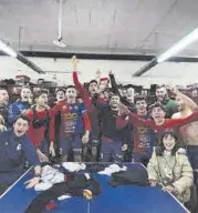  ?? // UEO1921 ?? Los jugadores del Olot celebraron victoria con aroma a ascenso