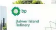  ?? CLOSING: BP’s Bulwer Island refinery.
PHOTO: DAN PELED/AAP ??