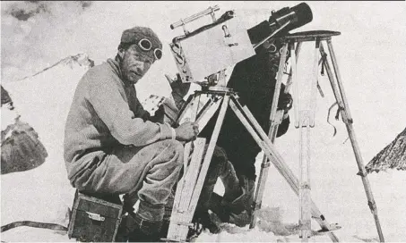  ??  ?? Props: mountainee­r and filmmaker John Noel at his camera on the Tibetan side of Everest, 1924