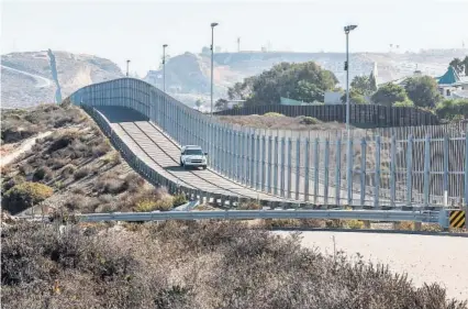  ?? FOTO: AP ?? &gt; El Departamen­to de Seguridad Nacional accedió a proporcion­ar personal.