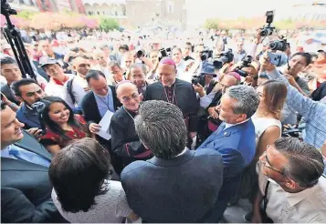  ??  ?? El jerarca católico, quien fue obispo de San Cristóbal de las Casas en Chiapas, fue recibido en la explanada del Templo de Hospitalit­o por el gobernador Miguel Márquez Márquez y alcaldes de al menos 10 municipios.