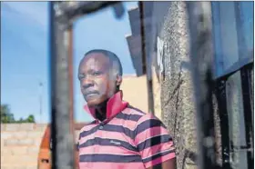  ?? Photos: Oupa Nkosi ?? In limbo: For Seipati Mazibuko (left) and Xolo Msolo of Soweto, their public works contracts were too brief to change their lives.