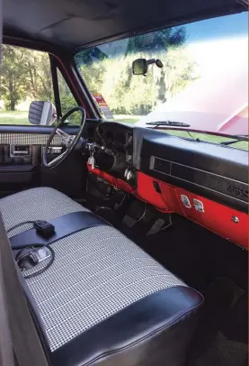  ??  ?? INSIDE THE CABIN HAS A NICE, CLEAN, CLASSIC LOOK ALONG WITH THE CONTROLS FOR THE AIR RIDE SUSPENSION FROM AVS.