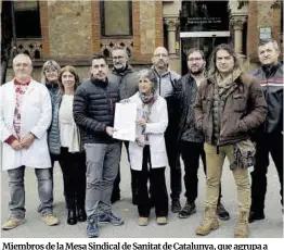  ?? Quique García / Efe ?? Miembros de la Mesa Sindical de Sanitat de Catalunya, que agrupa a ocho sindicatos, al presentar ayer su apoyo a la huelga de enero.