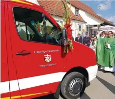  ?? Foto: Horst von Weitershau­sen ?? Das neue Fahrzeug für die Feuerwehr im Blindheime­r Ortsteil Wolpertste­tten wurde voriges Jahr geweiht. In der Bürgervers­ammlung gab es die Anregung, eine einzige Wehr für alle drei Ortsteile einzuricht­en.