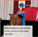  ??  ?? Hortensia Méndez,p identa de la clase, durante su discurso de despedida