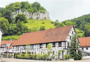  ?? SZ-FOTO: ELISABETH SOMMER ?? Auf dem Schlossber­g wird am Freitag die Sonnenwend­e gefeiert.