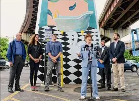  ?? Catherine Rafferty / Times Union ?? Standing in front of artist Vanessa Mastronard­i's mural, part of the Capital Walls project, City of Albany Mayor Kathy Sheehan and community partners announce mural projects planned for downtown.
