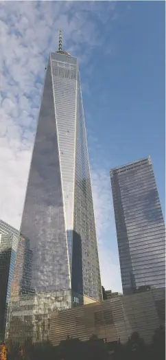  ?? AFP/GETTY IMAGES; DON EMMERTDON EMMERT/AFP/GETTY IMAGES ?? Top, constructi­on of the Wangjing SOHO in Beijing, and the Meiquan 22nd Century building in China’s Chongqing municipali­ty. Above, One World Trade Center Tower. A lawsuit is underway claiming the building design was copied.