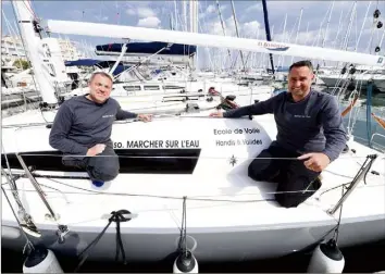  ?? (Photo Sophie Louvet) ?? Benoît David (à g.) et Guillaume Barbet (à d.) en appellent à des potentiels partenaire­s pour les soutenir dans leur projet de boucler la Transquadr­a.