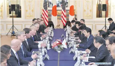  ?? Photo: Xinhua ?? Japanese Prime Minister Shinzo Abe in talks with visiting US President Donald Trump in Tokyo, capital of Japan, on November 6, 2017.