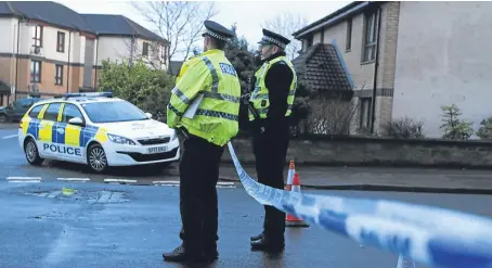  ?? Picture: Mhairi Edwards. ?? Police put up a cordon on Mains Road and Bayne Square in Dundee’s Hilltown after a 67-year-old man was found with serious head injuries. He later died.