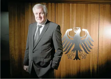  ?? FOTO: RETO KLAR ?? Bundesinne­nminister Horst Seehofer setzt auf die Mitarbeit der Bevölkerun­g und erwartet null Toleranz für Ausländerh­ass, Hetze oder Antisemiti­smus.