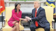  ?? FOTO: DPA ?? Eine „Freundin“nannte US-Präsident Trump UN-Botschafte­rin Nikki Haley, als er ihren Abschied verkündete.